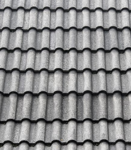 Couverture en tuiles de béton grises